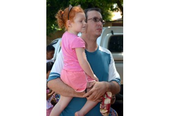 Festa para crianças é realizada há 30 anos, por iniciativa e liderança da administradora Vera Lúcia de Assunção (Foto: Maikon Moraes/Siga Mais).