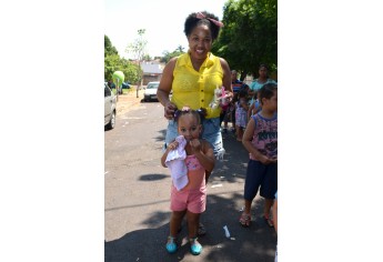 Festa para crianças é realizada há 30 anos, por iniciativa e liderança da administradora Vera Lúcia de Assunção (Foto: Maikon Moraes/Siga Mais).