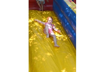 Festa para crianças é realizada há 30 anos, por iniciativa e liderança da administradora Vera Lúcia de Assunção (Foto: Maikon Moraes/Siga Mais).