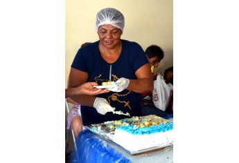 Festa para crianças é realizada há 30 anos, por iniciativa e liderança da administradora Vera Lúcia de Assunção (Foto: Maikon Moraes/Siga Mais).