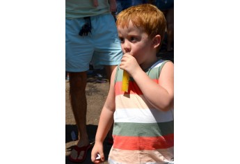 Festa para crianças é realizada há 30 anos, por iniciativa e liderança da administradora Vera Lúcia de Assunção (Foto: Maikon Moraes/Siga Mais).