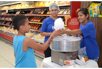 Confraternização movimentou manhã deste sábado no Supermercado Godoy (Foto: Maikon Moraes/Siga Mais).