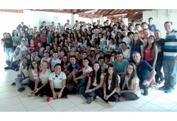 Ação solidária mobilizou estudantes, funcionários e direção da Etec Amim Jundi, revertendo-se em benefício de instituições da cidade  (Foto: Cedida).