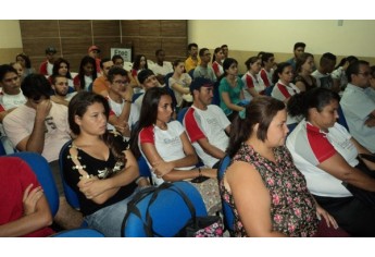 Profissionais que atuam em empresas exportadoras na região falaram com estudantes (Foto: Cedida).