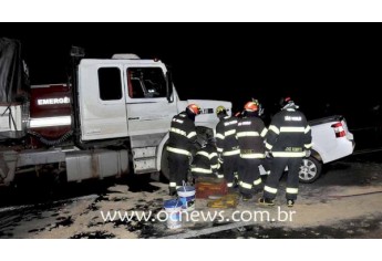 Choque de veículos na SP-425 mata mulher que dirigia carro com placas de Osvaldo Cruz (Foto: Valdemir Anselmo/ Site OCNews).