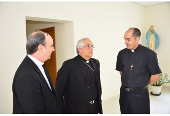 Bispo da Diocese de Marília, Dom Luiz Antonio Cipolini, o Núncio Apostólico Dom Giovanni d?Aniello e o padre Marcelo Antônio Santos (Foto: Milton Ura/Rede de Comunicação No Meio de Nós).