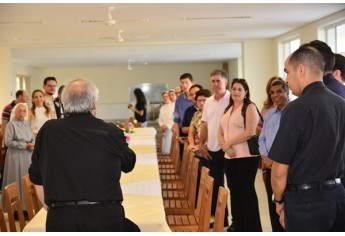 Autoridades religiosas e municipais recebem o Núncio Apostólico Dom Giovanni d?Aniello, em Adamantina (Foto: Milton Ura/Rede de Comunicação No Meio de Nós).