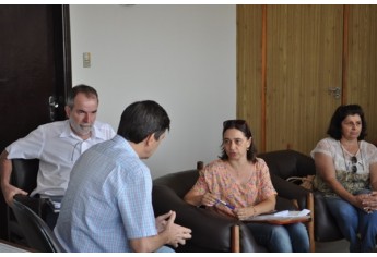 Prefeito Ivo Santos adere a abaixo-assinado pela manutenção da Escola Grion e confirma reunião com Secretário Estadual da Educação para esta semana (Foto: Assessoria de Imprensa).