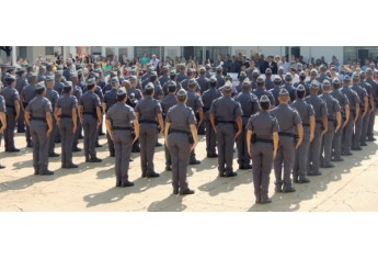 Cerimônia marca primeiro uso de uniforme da PM a alunos da Escola de Soldados (Foto: Cedida/Polícia Militar).
