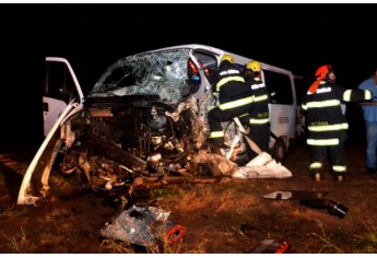 Acidente com van e caminhão fez uma vítima fatal, na vicinal Salmourão/Osvaldo Cruz  (Foto: Rádio Metrópole / Portal Metrópole / Cristiano Nascimento).