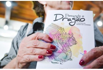 Domando o Dragão, novo livro de Camila Heloíse, pela Penalux (Foto: Eduardo Machado).
