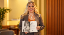 Maria Alcione lança livro em Adamantina e compartilha reflexões sobre perdão, ansiedade e recomeços