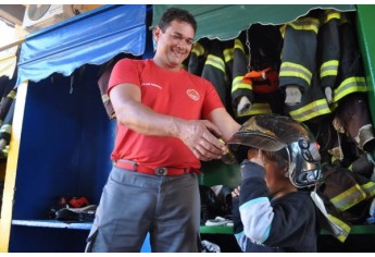 EMEIs, EMEFs e Projetos Sociais visitam Posto de Bombeiros de Adamantina (Foto: Assessoria de Imprensa).