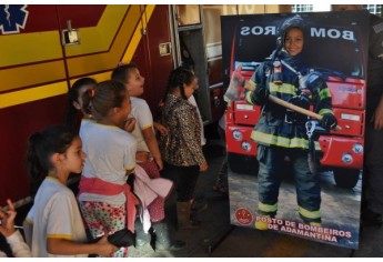 EMEIs, EMEFs e Projetos Sociais visitam Posto de Bombeiros de Adamantina (Foto: Assessoria de Imprensa).