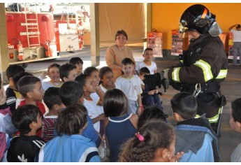 EMEIs, EMEFs e Projetos Sociais visitam Posto de Bombeiros de Adamantina (Foto: Assessoria de Imprensa).