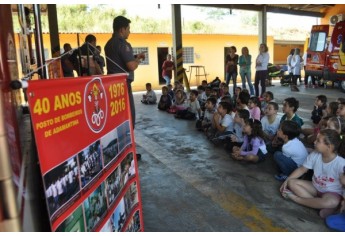 EMEIs, EMEFs e Projetos Sociais visitam Posto de Bombeiros de Adamantina (Foto: Assessoria de Imprensa).