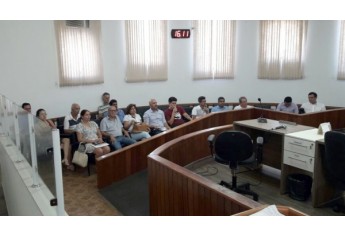 Clique para adicionar uma legendaAudiência pública foi realizada nas dependências da Câmara Municipal, com autoridades e pouca representação da população (Foto: Paulo Henrique de Brito).