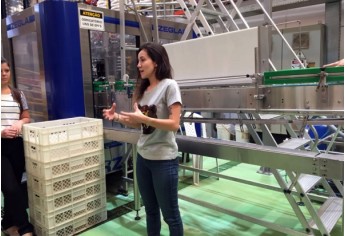 Estudantes conheceram todas as dependências da indústria, incluindo a linha de produção e o funcionamento da empresa (Foto: Da Assessoria).