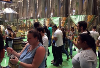 Estudantes conheceram todas as dependências da indústria, incluindo a linha de produção e o funcionamento da empresa (Foto: Da Assessoria).