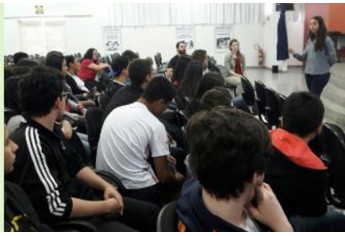 Camila fala de sua experiência como estudante de Pedagogia (Foto: Cedida).
