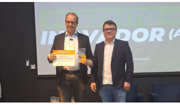 Tiveron é premiado como Prefeito Inovador no Fórum de Cidades Digitais e Inteligentes