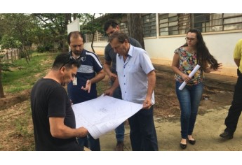 Técnicos do Centro Paula Souza estiveram nesta quinta-feira em Adamantina, visando a implantação da FATEC no antigo Cefam (Foto: Da Assessoria).