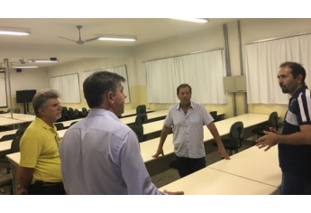 Técnicos do Centro Paula Souza estiveram nesta quinta-feira em Adamantina, visando a implantação da FATEC no antigo Cefam (Foto: Da Assessoria).