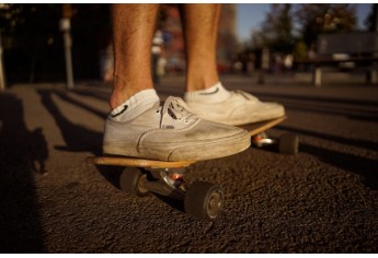 Skatistas recuperam quadra, fazem melhorias e criam espaço para treinos