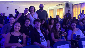 Alunos de publicidade da FAI marcam presença no FestUp Lins