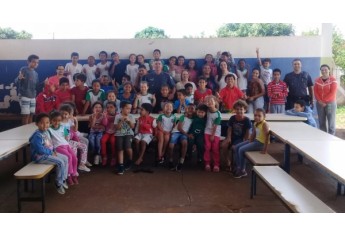 Atividade realizada em escola de Flórida Paulista (Foto: Cedida/PM).