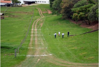 A criatividade, aliada ao conhecimento, conduziu os estudantes na produção de seus foguetes e também das bases de lançamento. Cerca de 28 equipes participaram do evento, dividido em quatro categorias (Foto: UniFAI).