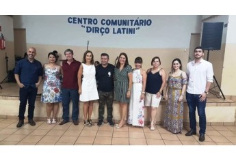 Participaram do Jantar de Confraternização, o vereador Acácio Rocha, a diretora do Creas Lisete Josiane Lima, vereador Paulo Cervelheira, vice-prefeita Ana Micheloni, palestrante Prof. Itamar Xavier de Camargo, secretaria de Assistência Social Andréia Regina Ribeiro, assistentes sociais Patrícia Adriana Mendes e Maria Aparecida Dall Acqua, a psicóloga Caryne Zanandréa e o orientador juridico Felipe Atílio Pereira (Da Assessoria).