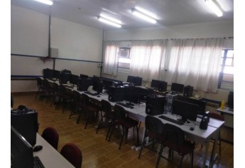 Sala de informática da Emef Teruyo Kikuta ganhou 17 novos computadores (Da Assessoria).
