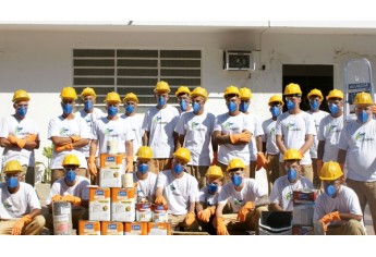 Reeducandos do Centro de Progressão Penitenciária de Pacaembu atuam na realização de melhorias no PAI Nosso Lar, por meio do Programa Via Rápida (Foto: Assessoria SAP).