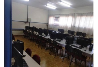 Sala de informática da Emef Teruyo Kikuta ganhou 17 novos computadores (Da Assessoria).