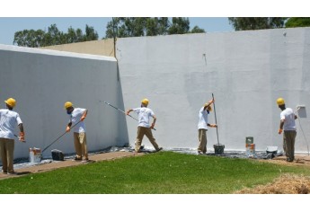 Reeducandos do Centro de Progressão Penitenciária de Pacaembu atuam na realização de melhorias no PAI Nosso Lar, por meio do Programa Via Rápida (Foto: Assessoria SAP).