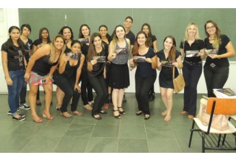 Estudantes de Psicologia da FAI promovem campanha e estimulam conscientização e sugerem: ?coloque-se no lugar do outro? (Foto: Assessoria de Imprensa).