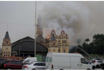 Incêndio de grandes proporções atinge o Museu da Língua Portuguesa, na Luz, em SP