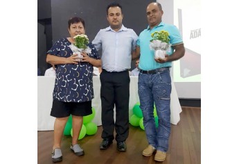 Noite de autógrafos, com o lançamento do livro Breves ensaios sobre a história de Adamantina, do professor e historiador Tiago Rafael (Imagens: Divulgação).