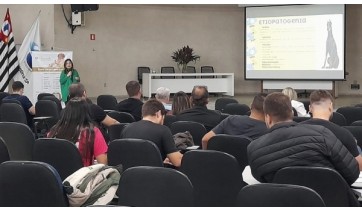 Mdica veterinria, Dra. Luciene Martinello, ministrou sobre as principais doenas cardacas adquiridas em ces (Priscila Caldeira).