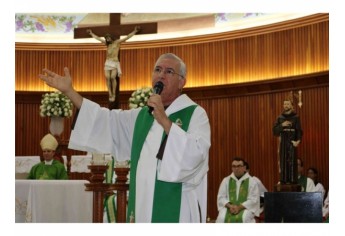 Frei Francisco, na celebração religiosa realizada em Adamantina (Foto: ALSF)