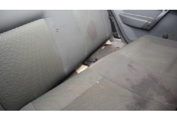 Carro foi alvejado por tiros, disparados pelos policiais (Foto: Lucas Mello/Jornal Regional/Portal Regional).