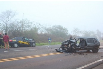 Acidente envolveu dois veículos na SP-294, na manhã deste sábado, em Dracena (Foto: Lucas Mello/Jornal Rregional/Portal Regional).