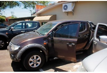 Mitsubishi L200 Triton, furtada em Minas Gerais, recuperadas pela PM, em Dracena (Foto: Lucas Mello/Jornal Regional/Portal Regional/Dracena).