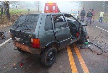 Acidente envolveu dois veículos na SP-294, na manhã deste sábado, em Dracena (Foto: Lucas Mello/Jornal Rregional/Portal Regional).