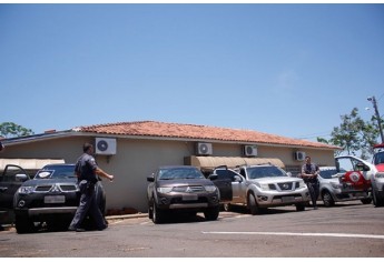Quatro veículos foram recuperados pela PM, em Dracena (Foto: Lucas Mello/Jornal Regional/Portal Regional/Dracena).