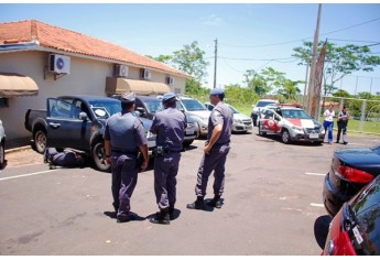 Quatro veículos foram recuperados pela PM, em Dracena (Foto: Lucas Mello/Jornal Regional/Portal Regional/Dracena).