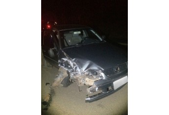 Carros ficaram bastante danificados após a colisão na noite de domingo (Foto: Jornal Regional/Portal Regional).