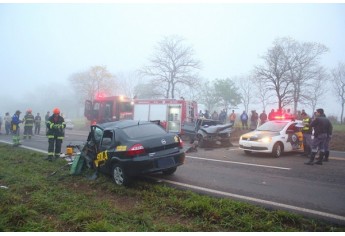 Acidente envolveu dois veículos na SP-294, na manhã deste sábado, em Dracena (Foto: Lucas Mello/Jornal Rregional/Portal Regional).