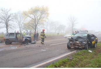 Acidente envolveu dois veículos na SP-294, na manhã deste sábado, em Dracena (Foto: Lucas Mello/Jornal Rregional/Portal Regional).